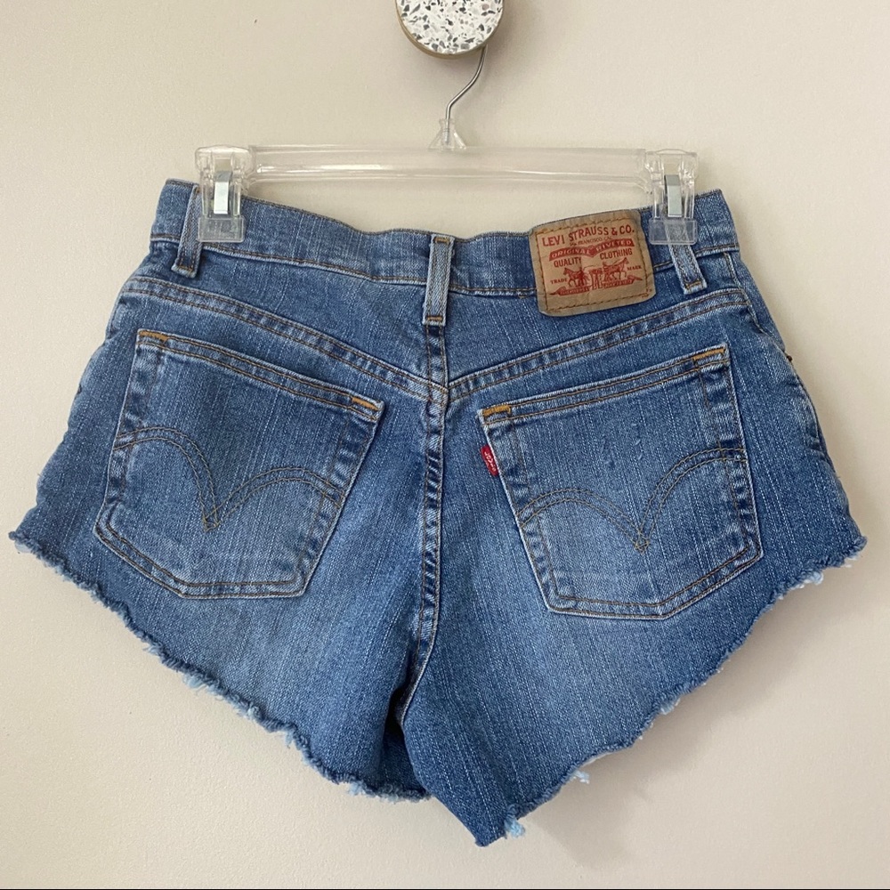 Levis 550 Relaxed Tapered Fit Cutoff Denim Jean Shorts sz 6 Distressed 10” Rise